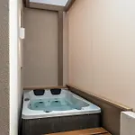 Devina 2025 , Luxury Jacuzzi Hriszí Aktí Haniá
