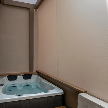 Devina 2025 , Luxury Jacuzzi * La Canea